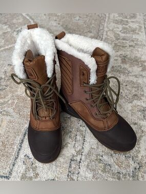 The North Face Shellista IV Mid Lace Waterproof Insulated Winter Boots Women's 8